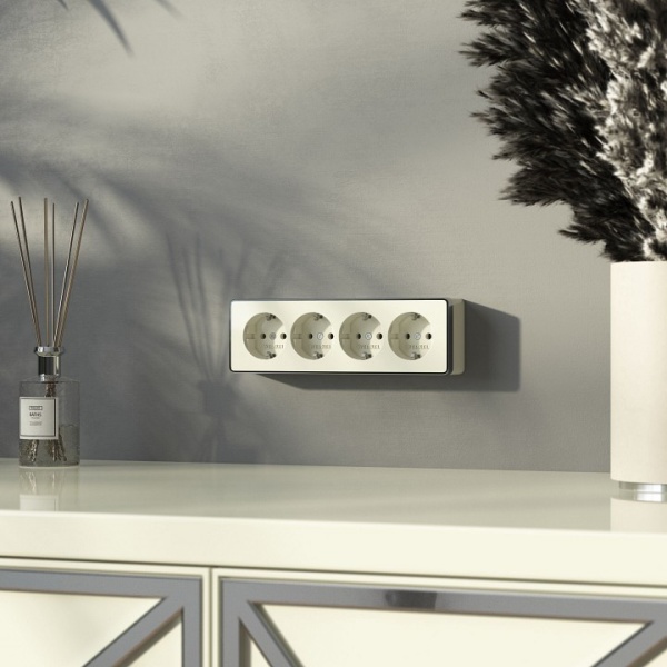 Розетка четверная с заземлением и со шторками Werkel Gallant W5072204