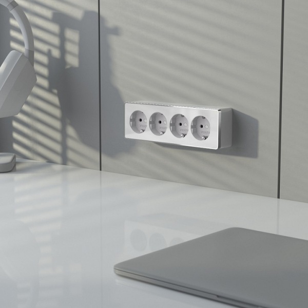 Розетка четверная с заземлением и со шторками Werkel Gallant W5072210