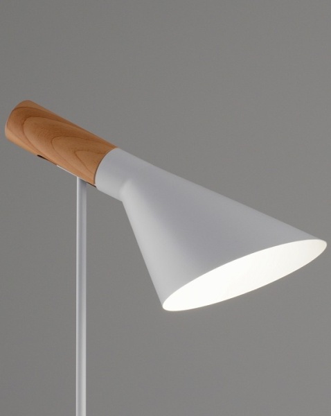 Настольная лампа офисная Moderli Turin V11335-1T